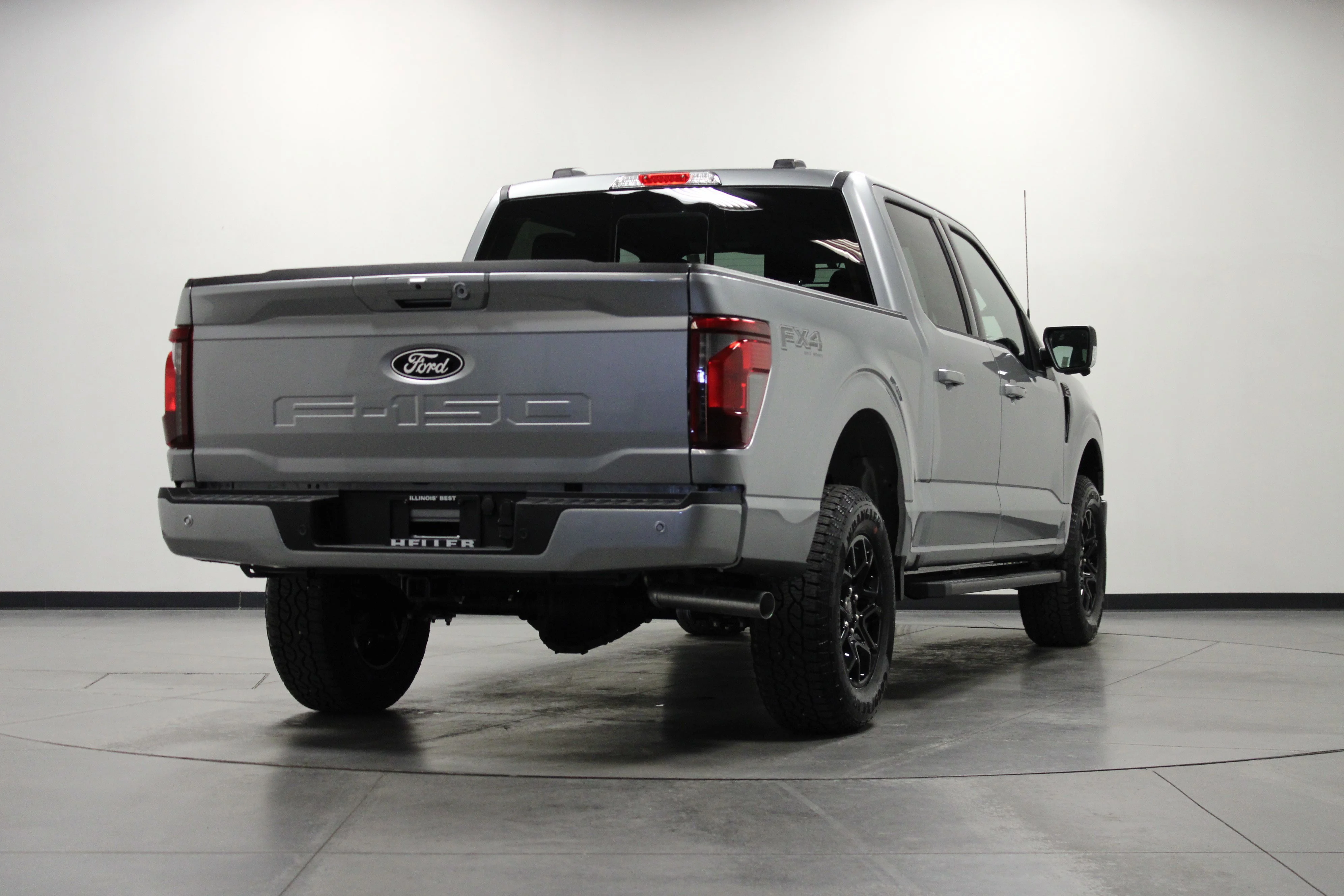 New 2026 Iconic Silver Metallic Ford XLT image 4