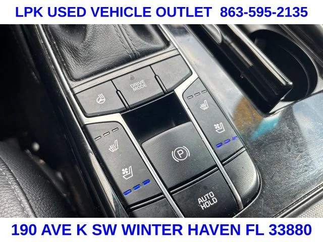 Used 2017 White Kia Technology image 14