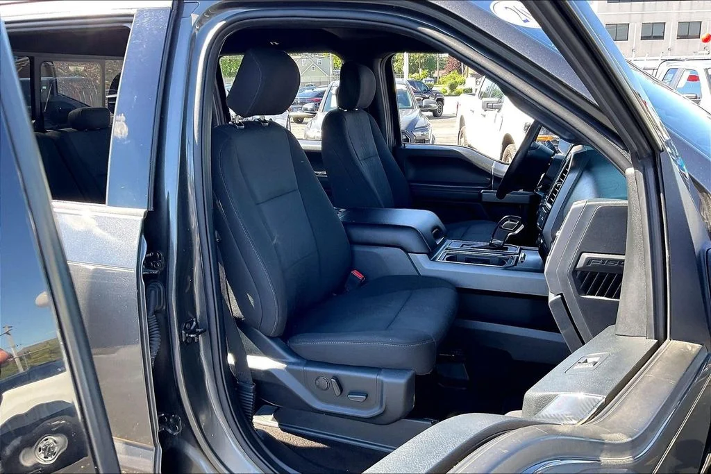 Certified Used 2020 Magnetic Ford XLT image 6