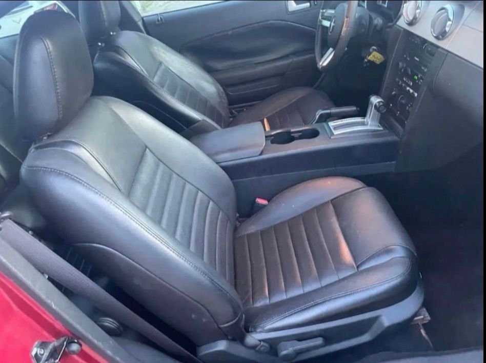 Used 2006  Ford GT Deluxe image 7