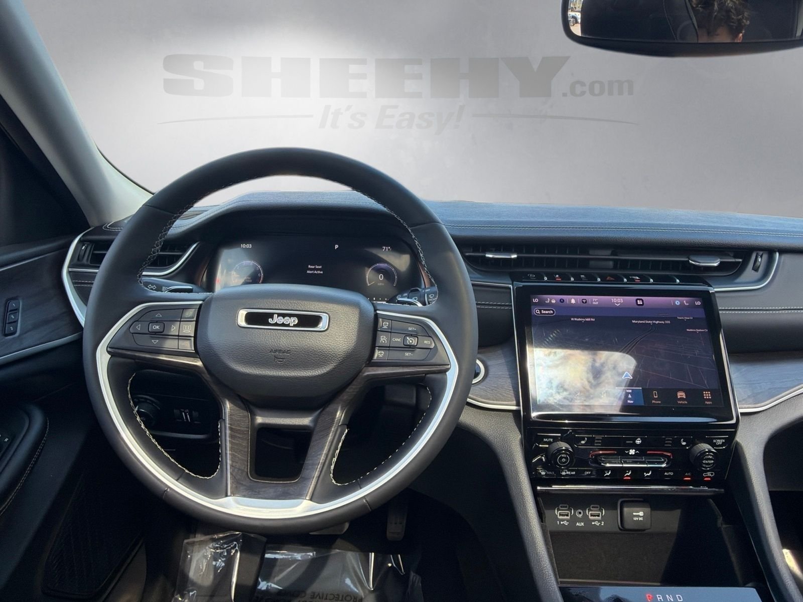 Used 2023  Jeep Limited image 3