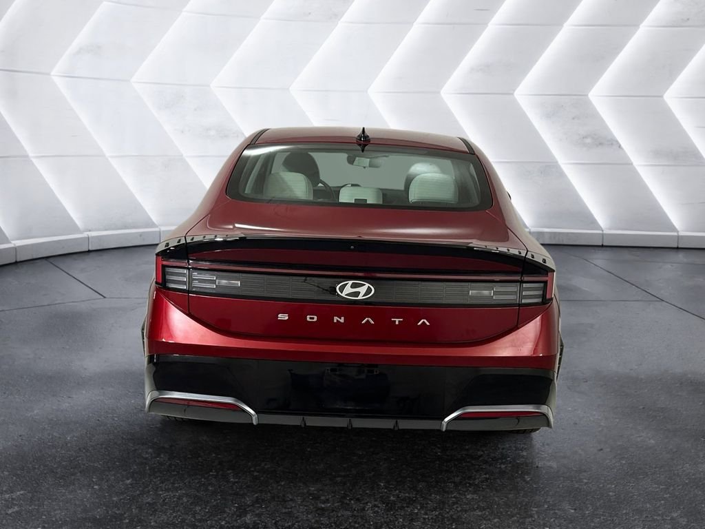 Used 2025 Red Hyundai SEL image 5