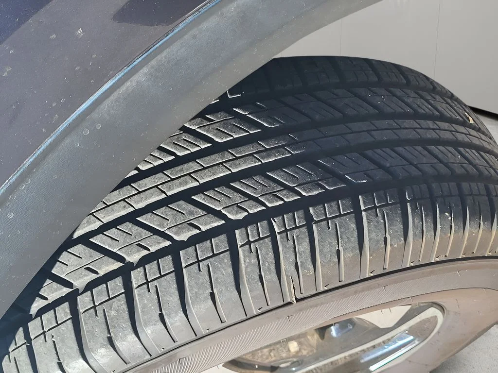 Used 2023 Gravity Gray Kia LX image 26