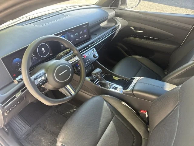 Used 2025 White Hyundai SEL image 15