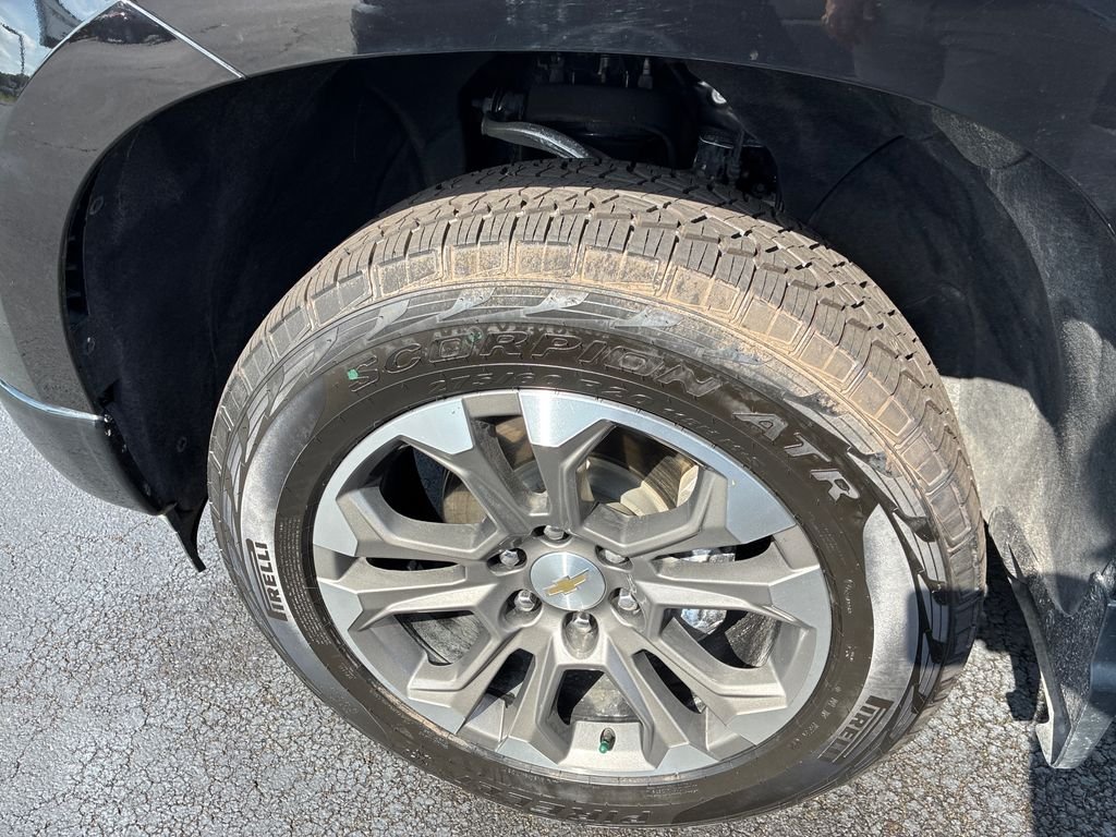 Used 2023 Black Chevrolet High Country image 16