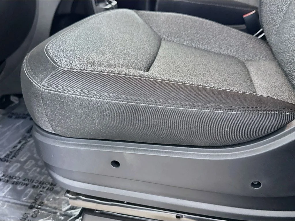 Used 2025 White Ram Base image 19
