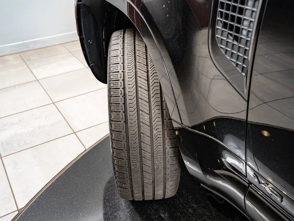 Used 2025 Black Land Rover V8 image 53