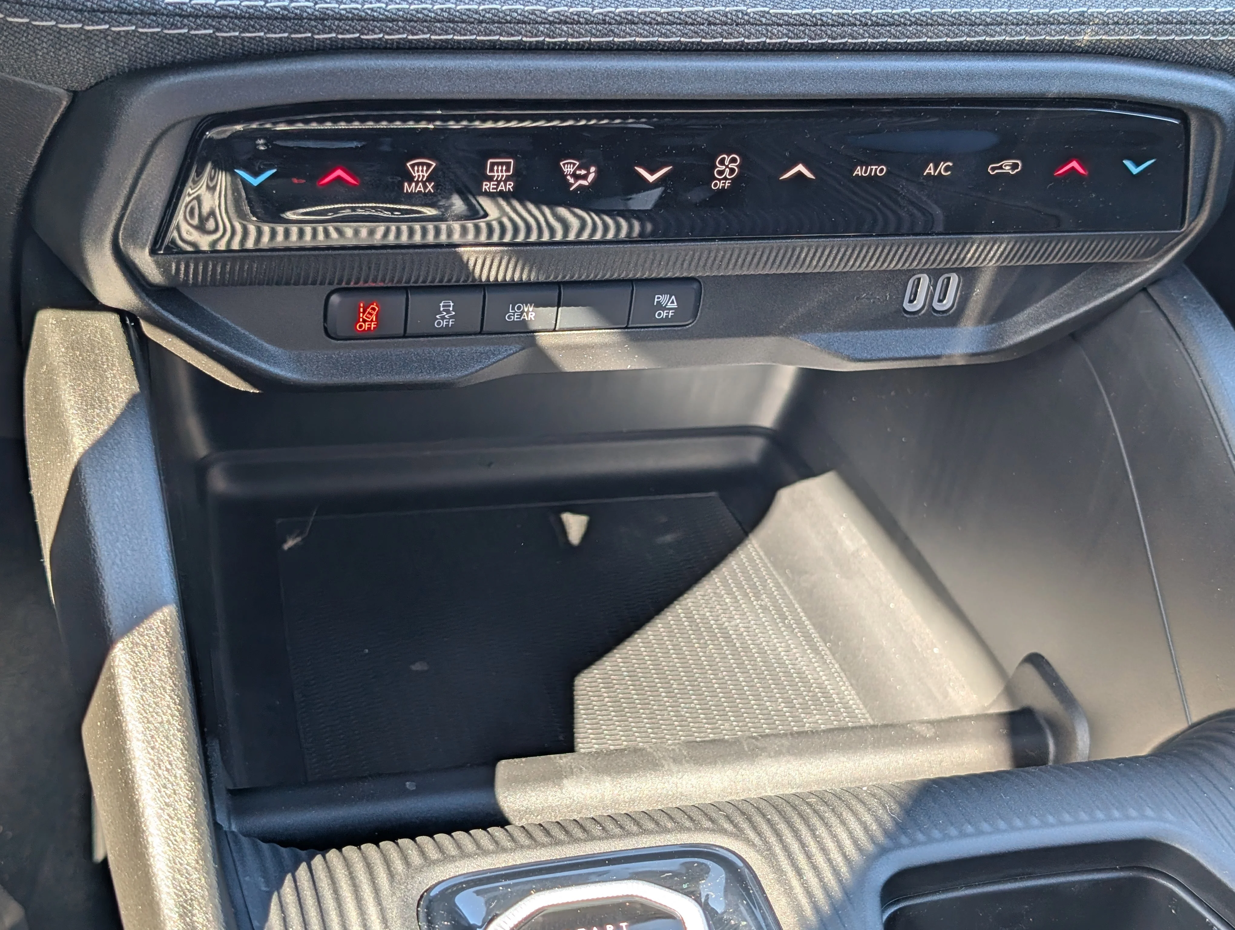 New 2026 Diamond Black Crystal Pearl Jeep Laredo image 28