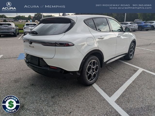Used 2025 White Alfa Romeo Base image 7