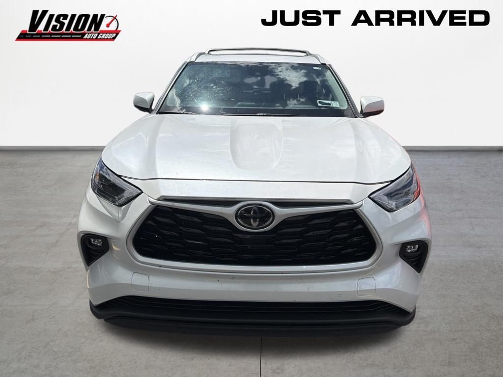 Used 2022 Beige Toyota XLE image 2