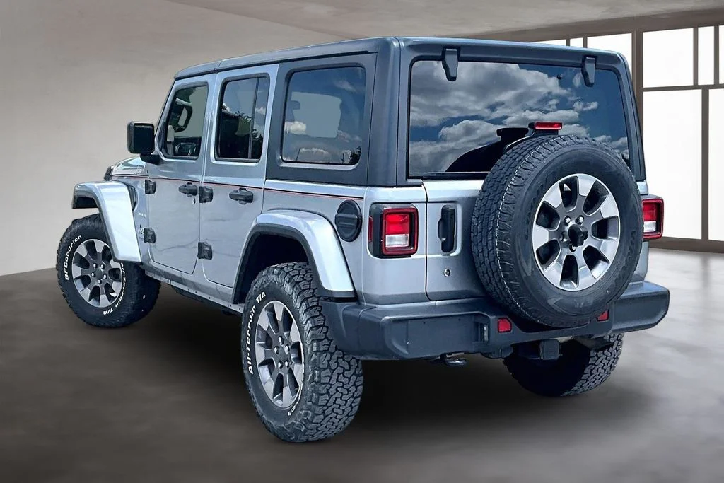 Used 2019 Silver Jeep Unlimited Sahara image 4