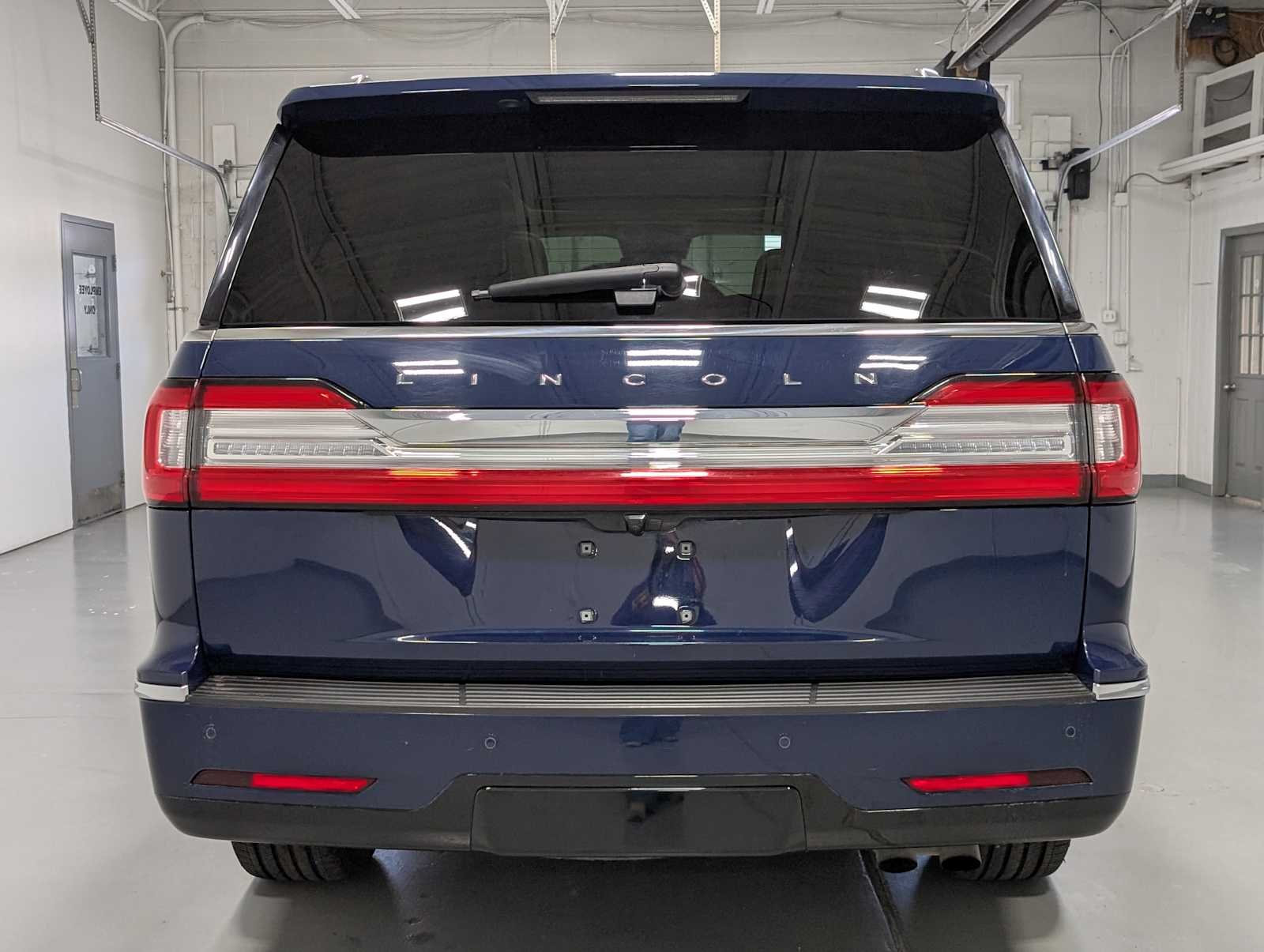 Used 2020 Rhapsody Blue Lincoln Reserve image 9