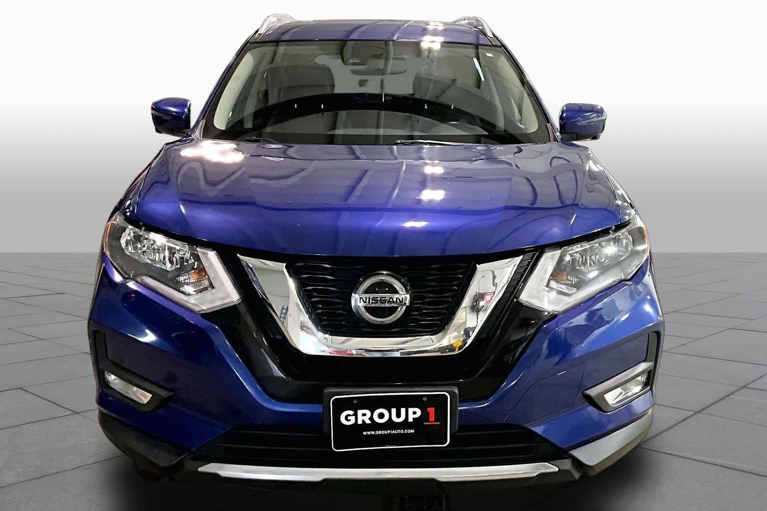 Used 2018 Caspian Blue Nissan SL image 4