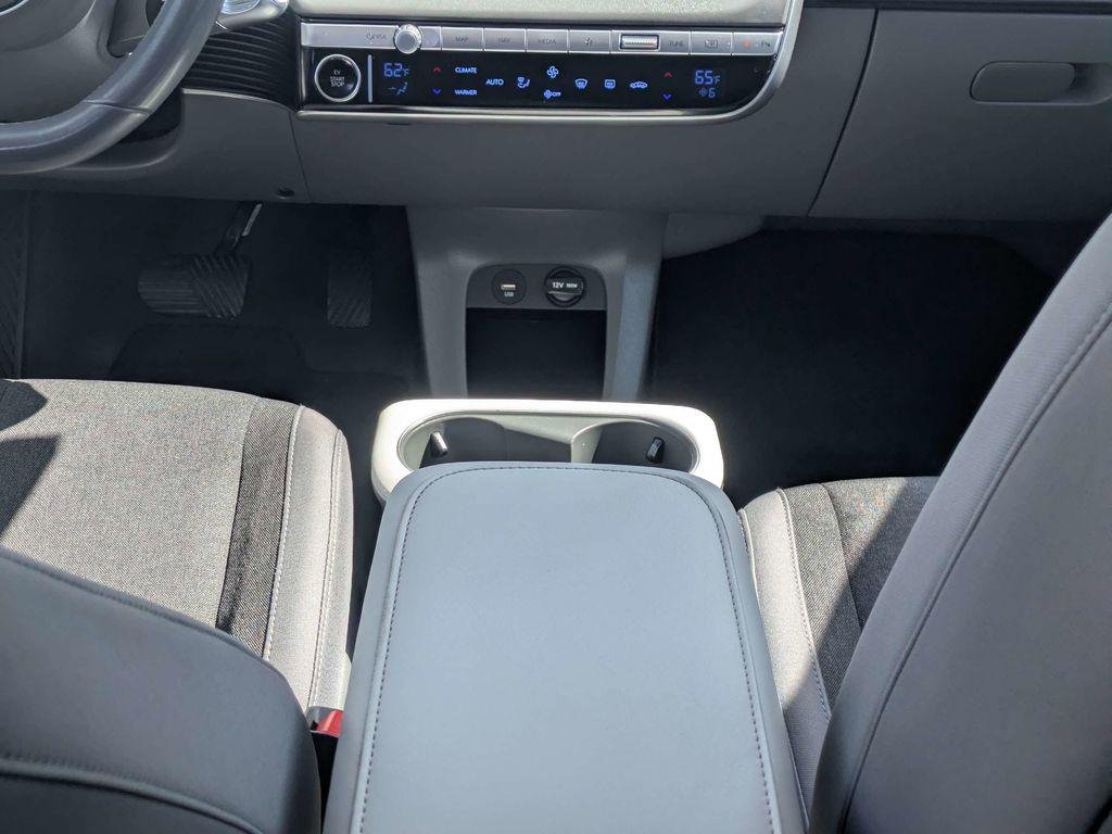 New 2023 Black Hyundai SE image 19