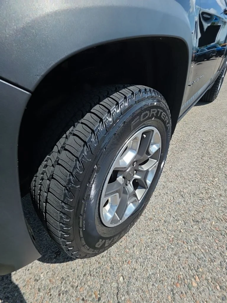 Used 2019 Diamond Black Jeep Trailhawk image 29