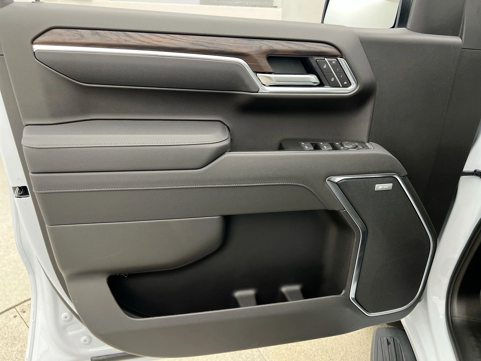 2026 GMC Sierra 1500 SLT - Photo 40