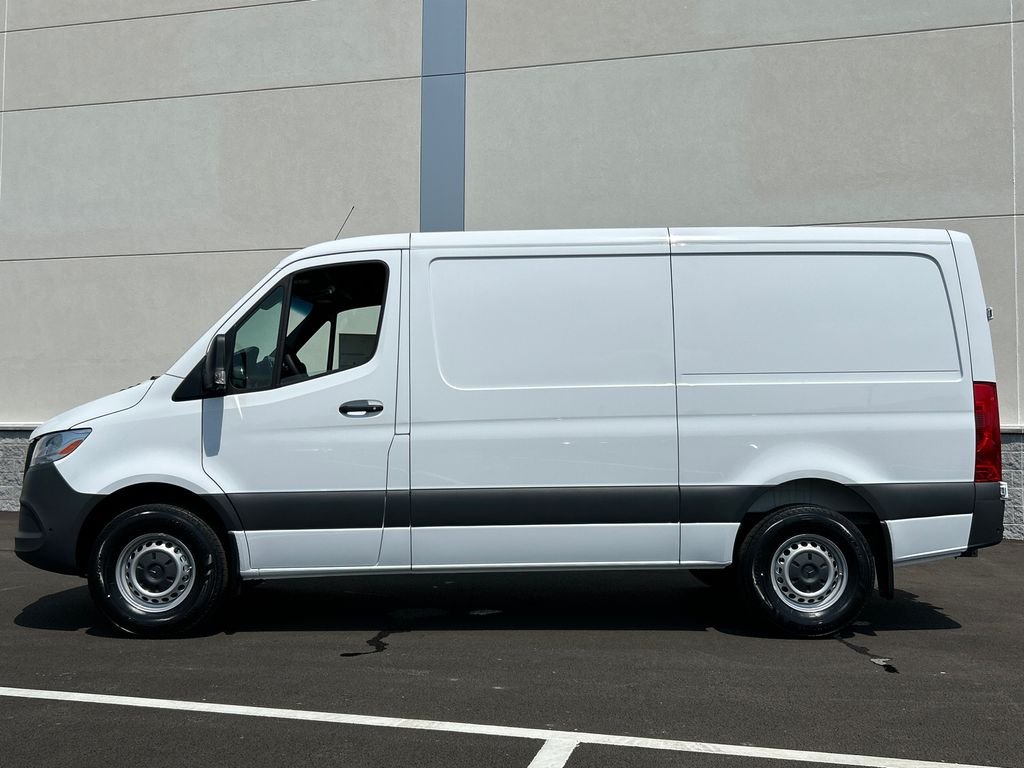 New 2026 Arctic+White Mercedes-Benz Cargo 144 WB image 4