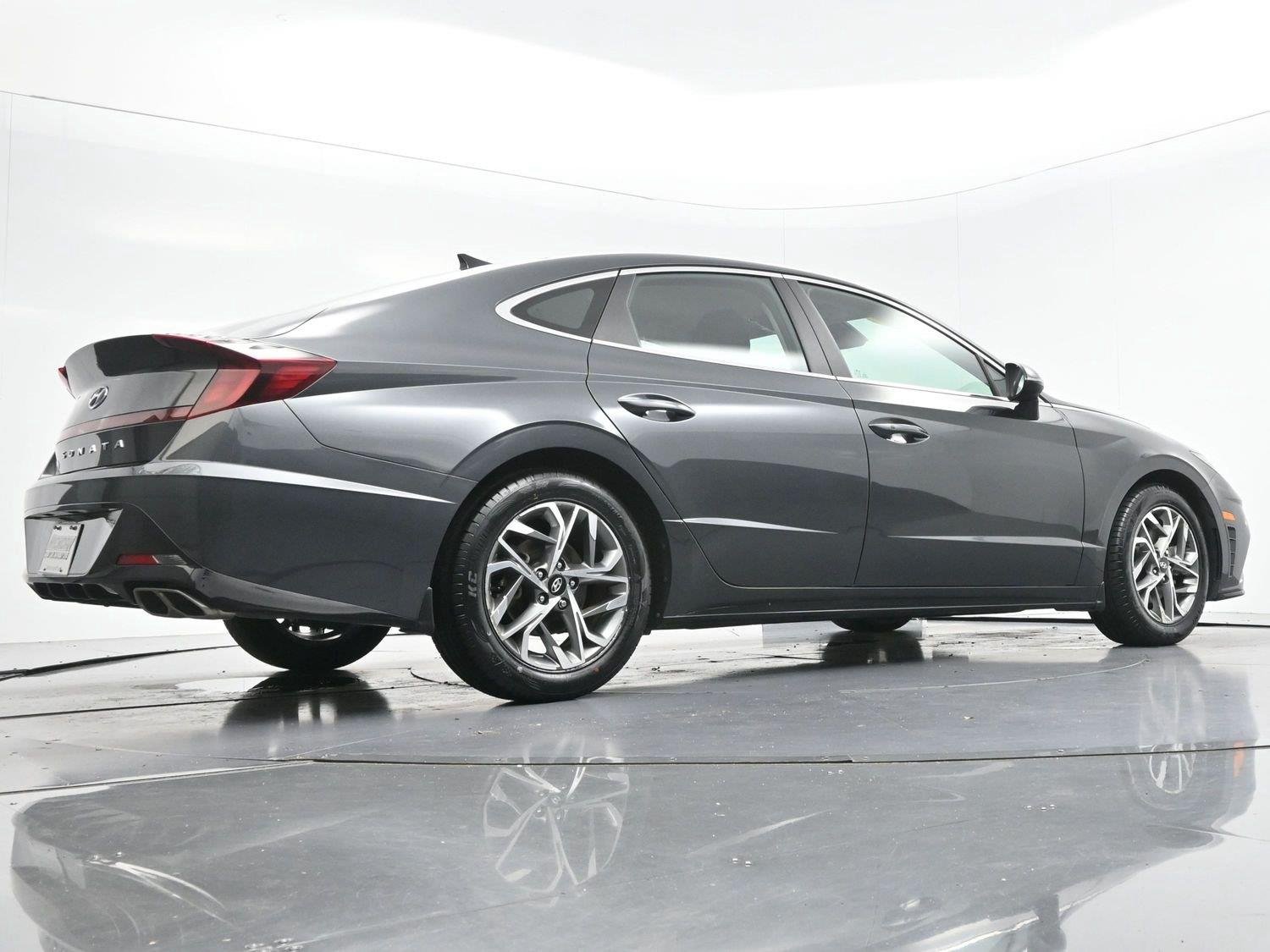 Used 2022 Portofino Gray Hyundai SEL image 43