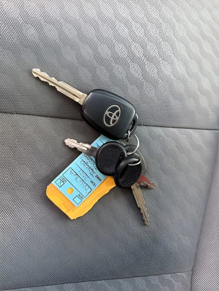 Used 2021  Toyota SR image 29
