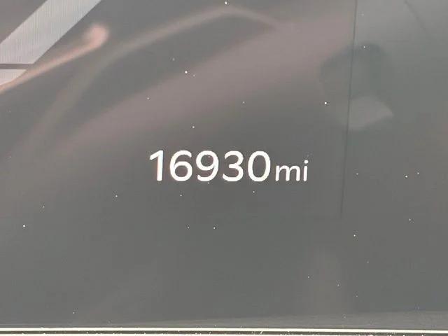 Certified Used 2025 Black Kia Light image 18