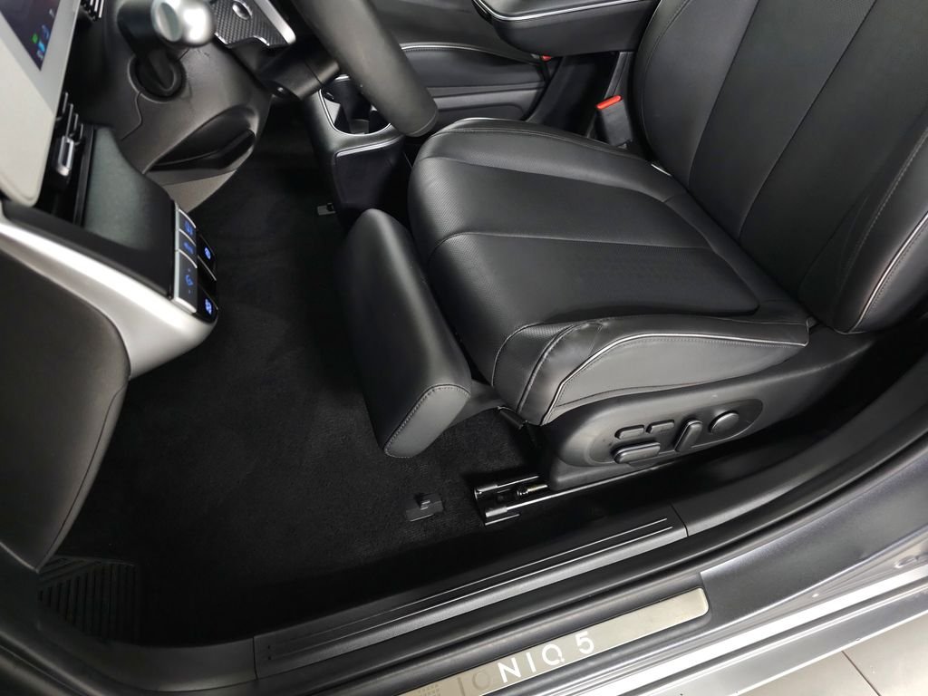 2024 Hyundai IONIQ 5 Limited - Photo 18