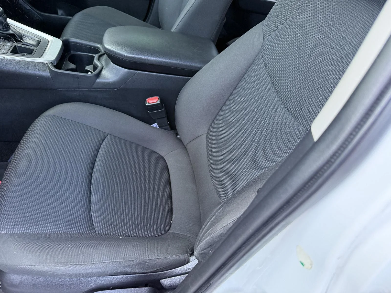 Used 2020 Super White Toyota LE image 9