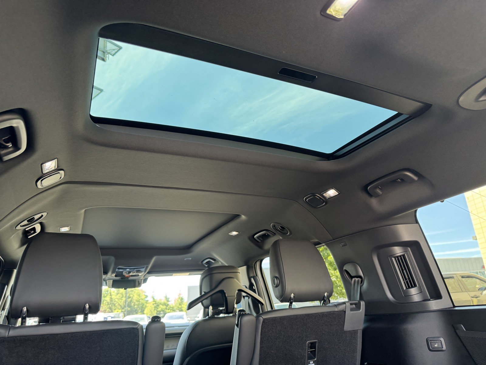 New 2026 Borasco Grey Land Rover X-Dynamic SE image 12