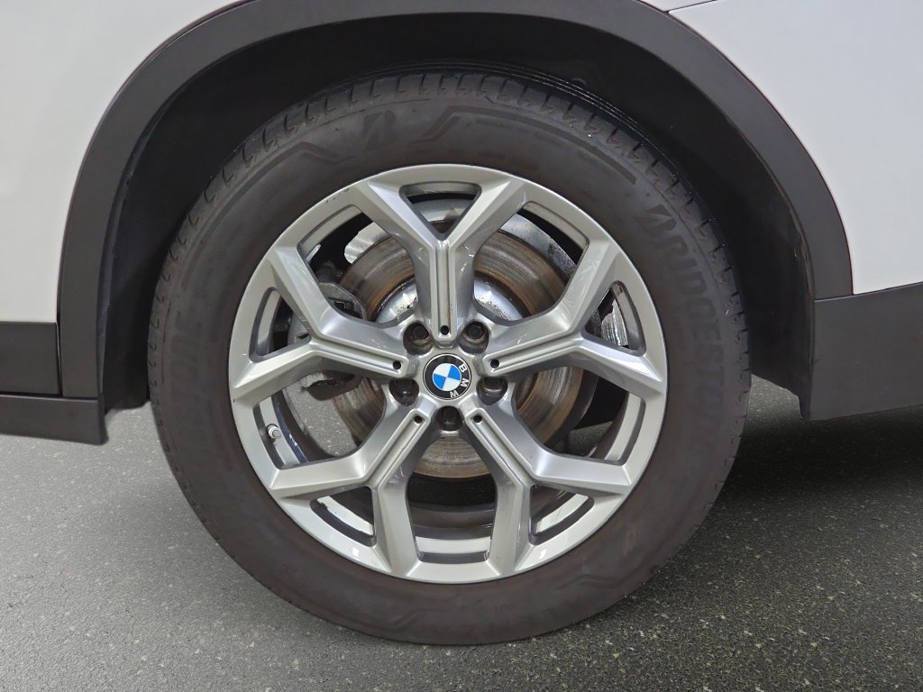 Used 2024 Mineral White Metallic BMW sDrive30i image 32
