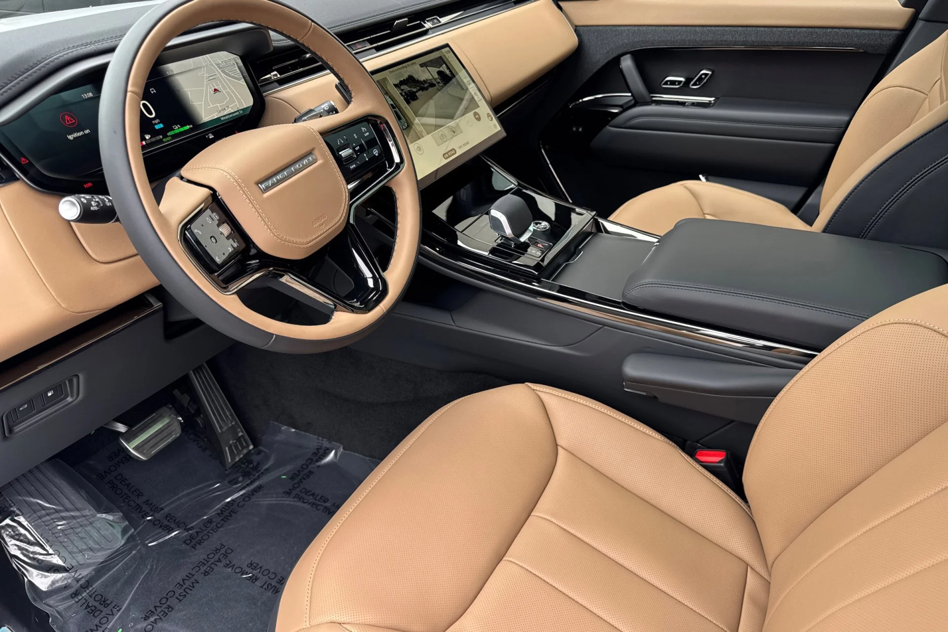New 2026 FUJI WHITE Land Rover Dynamic SE image 13