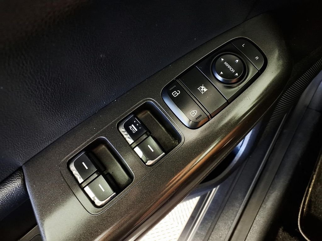 Used 2017 Silver Kia EX image 25