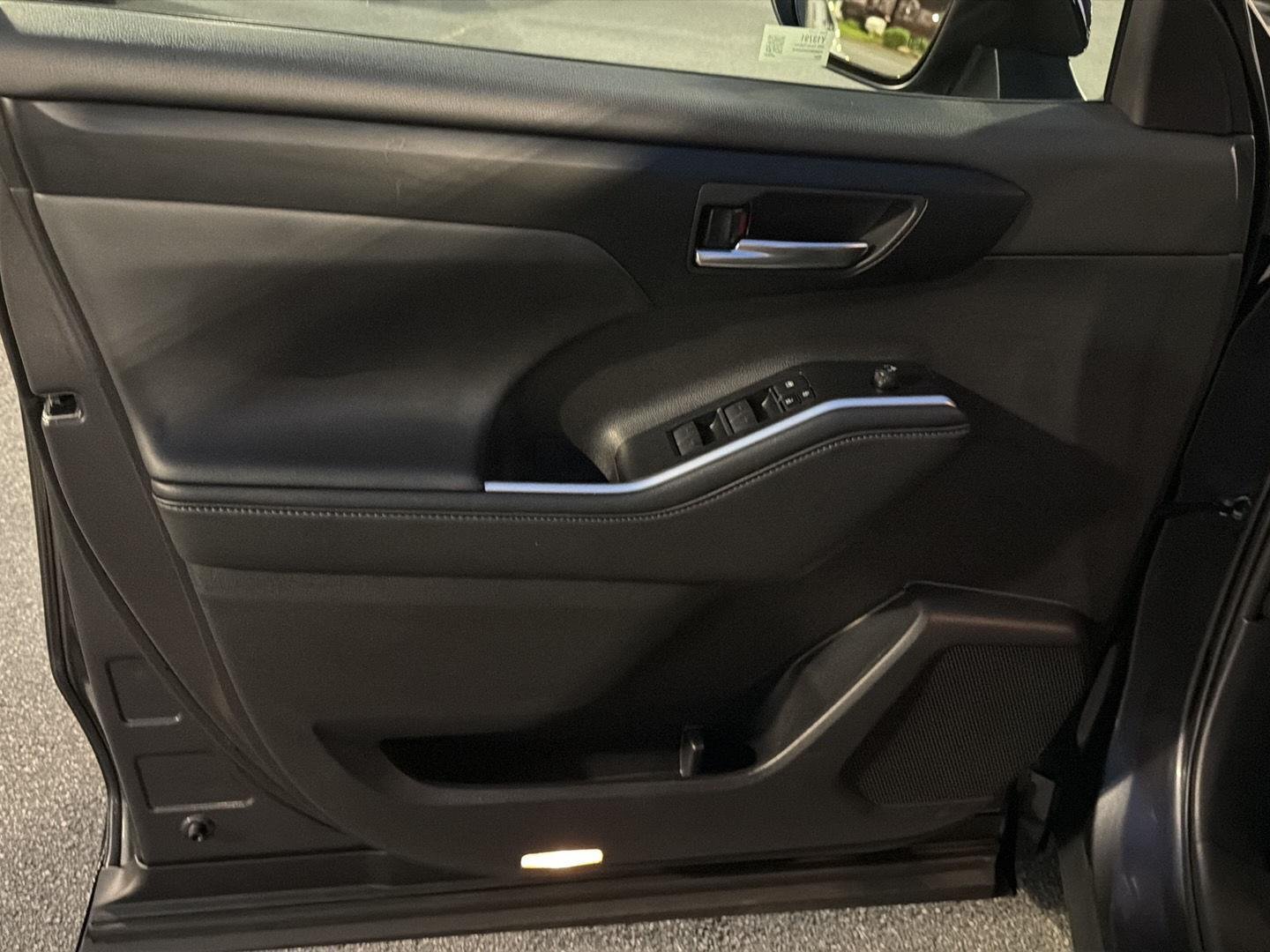Used 2025 Magnetic Gray Metallic Toyota XSE image 17