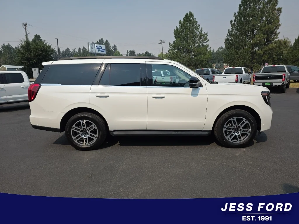 Certified Used 2025 Star White Metallic Tri-Coat Ford Active image 15