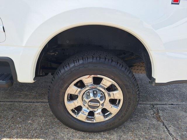 Used 2023 Star White Metallic Tri-Coat Ford LARIAT image 28