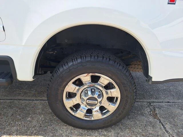 Used 2023 Star White Metallic Tri-Coat Ford LARIAT image 28