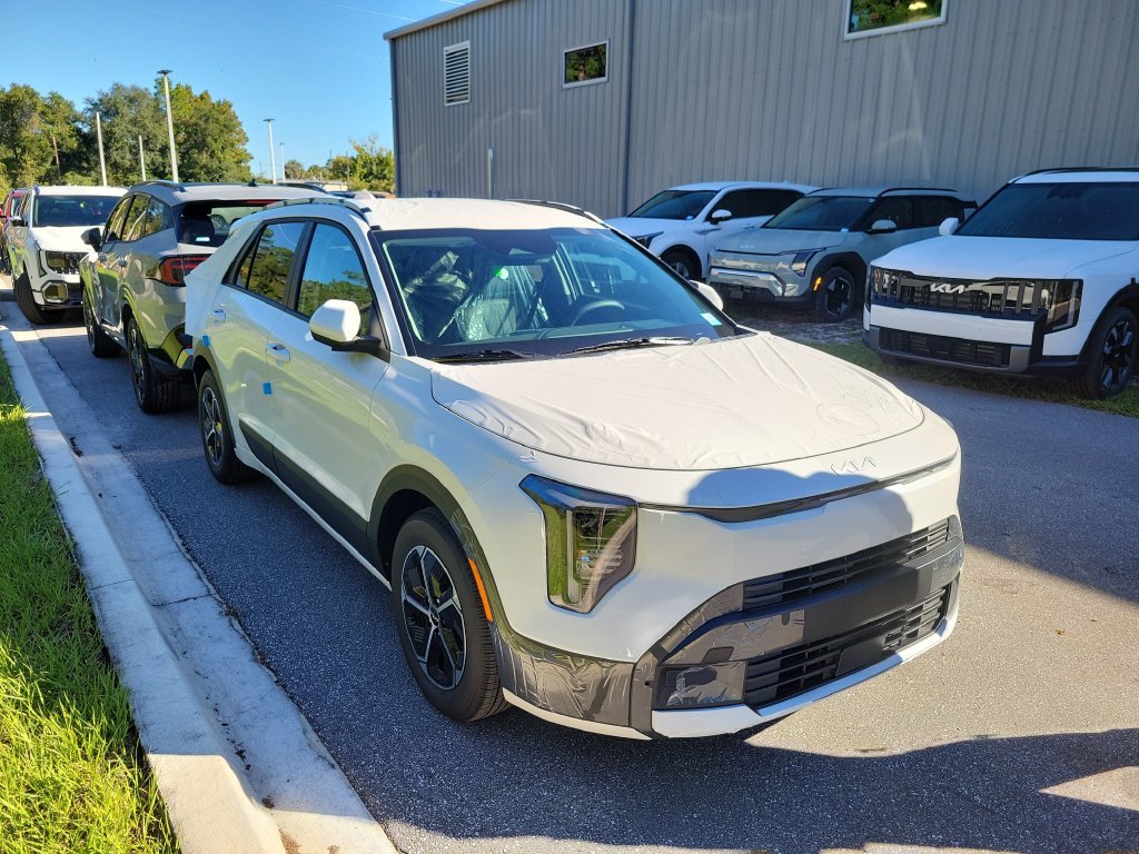 New 2027 Snow White Pearl Kia S image 5