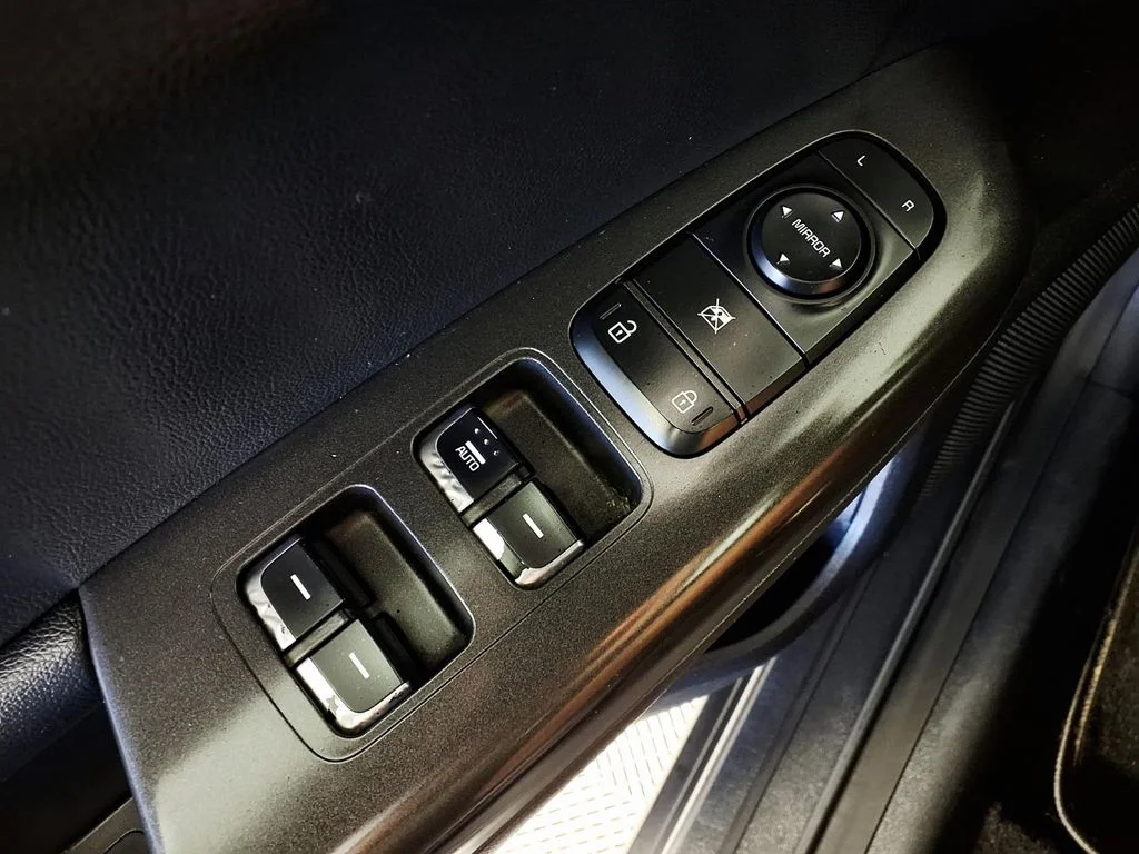Used 2017 Silver Kia EX image 25