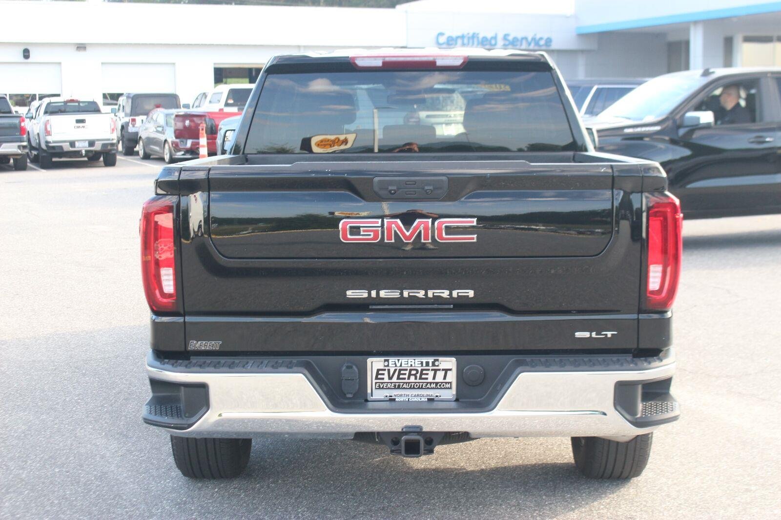 Used 2025 Onyx Black GMC SLT image 6