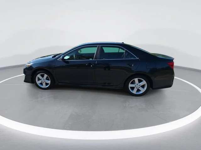 Used 2013 Gray Toyota SE image 5