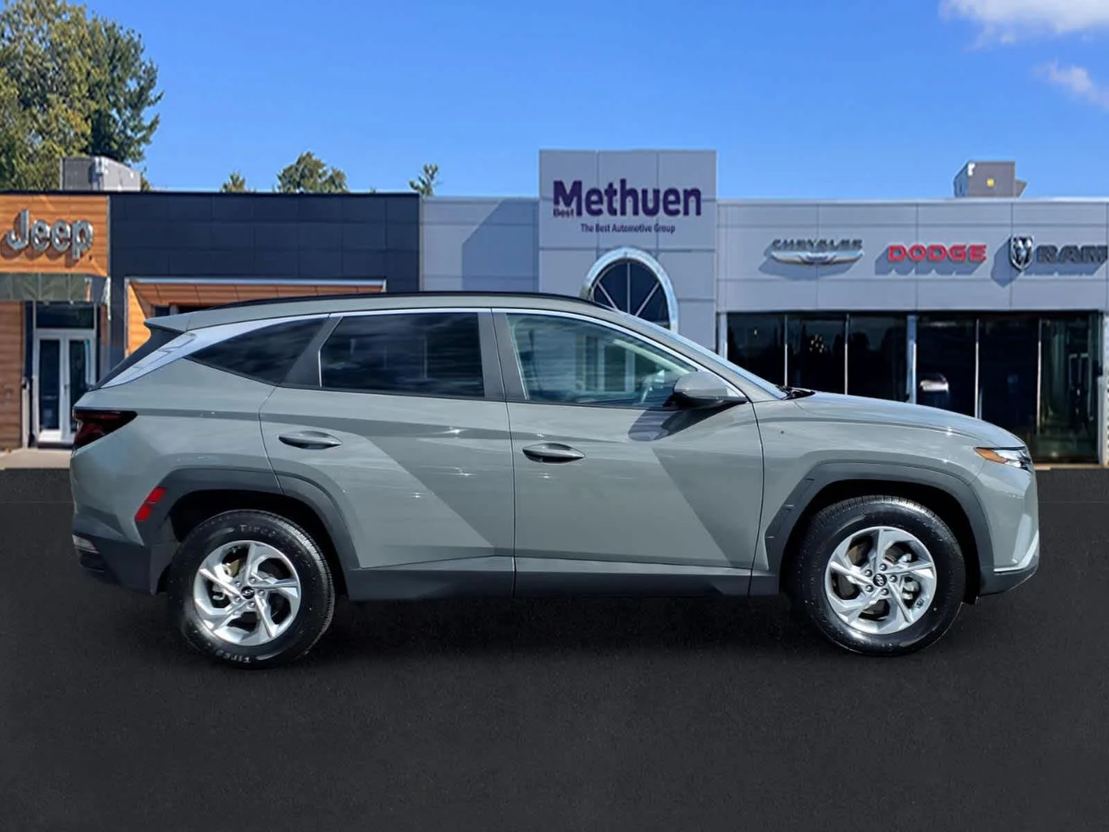 Used 2024 Hampton Gray Hyundai SEL image 2
