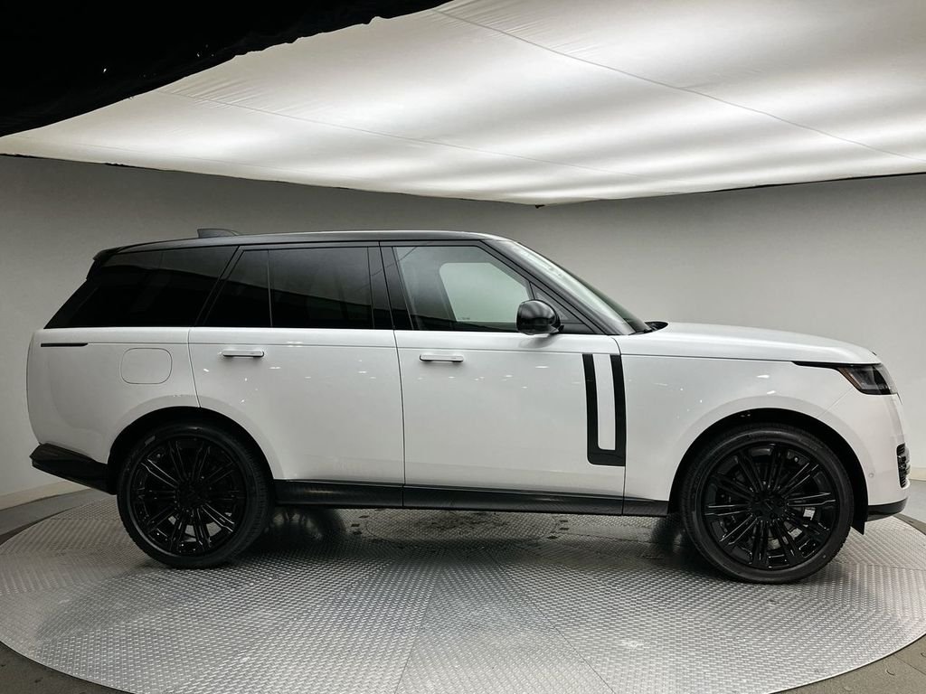New 2026 Fuji White Land Rover SE image 4