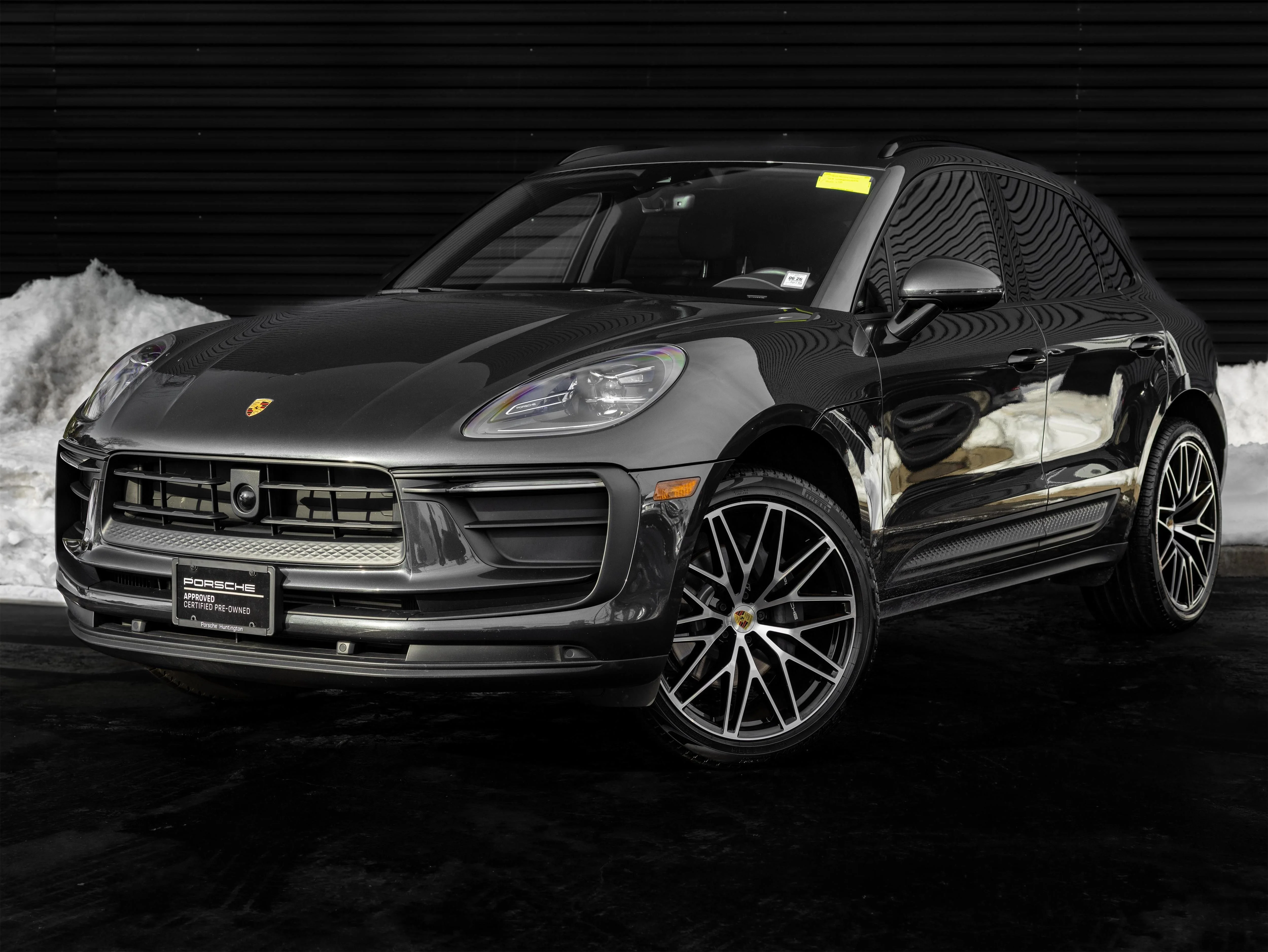 2025 Porsche Macan Base