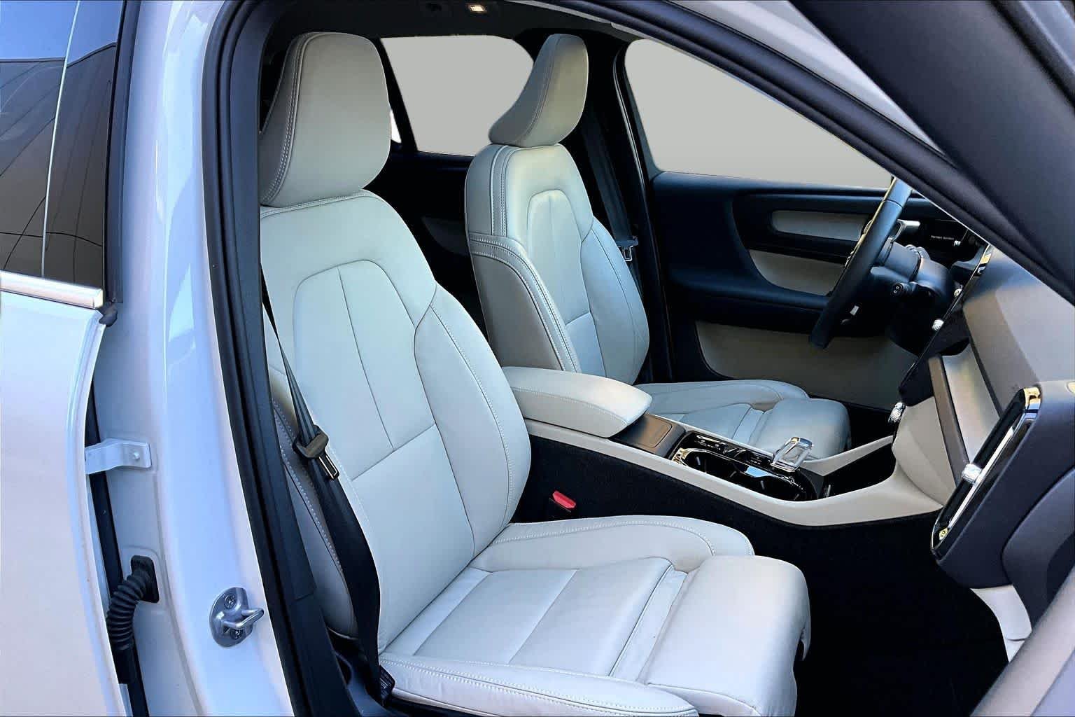 Used 2024 Crystal White Metallic Volvo Plus Bright Theme image 8