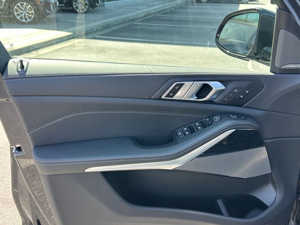 New 2026 Carbon Black Metallic BMW xDrive40i image 11