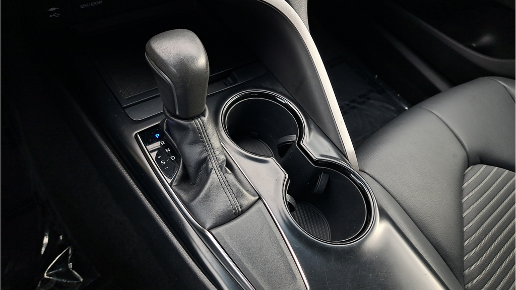 Used 2019 White Toyota SE image 22