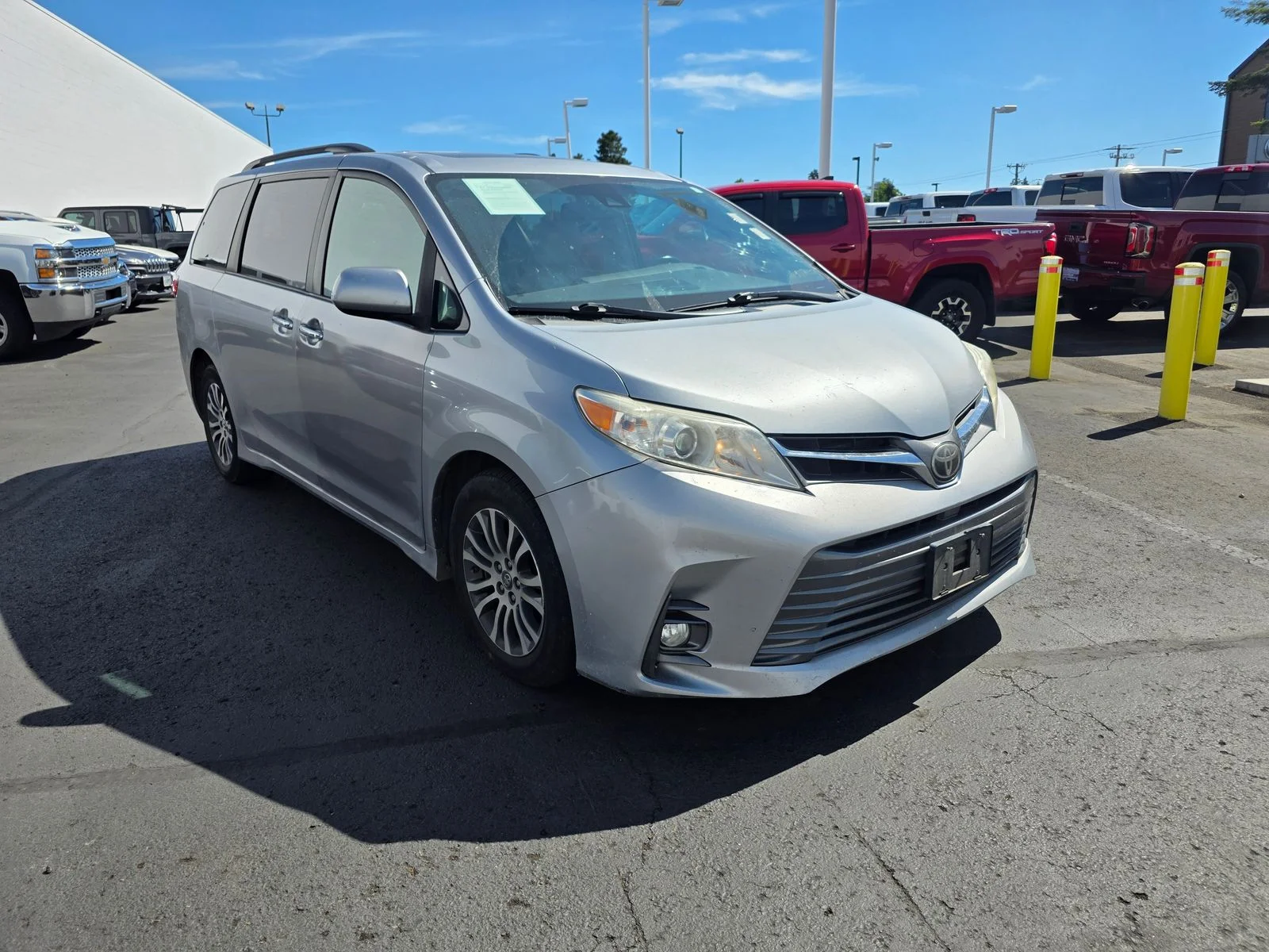 2018 Toyota Sienna XLE V6 8-Passenger's photo