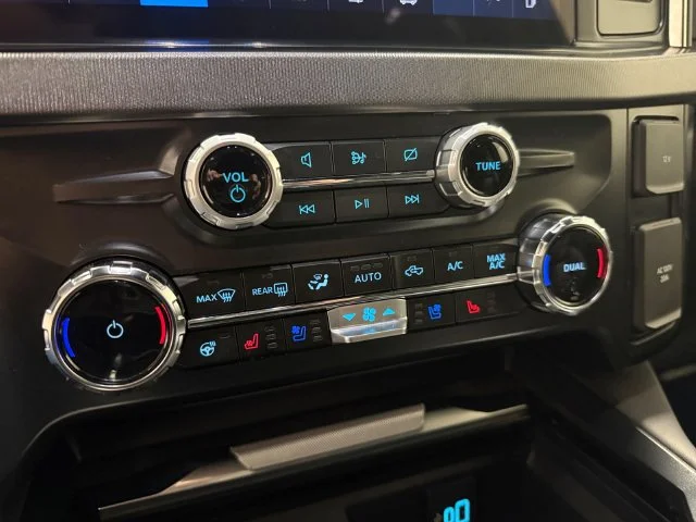 Certified Used 2024  Ford Platinum image 17