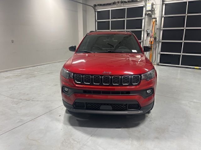 New 2026 Red Hot Pearl-Coat Exterior Paint Jeep Latitude image 2