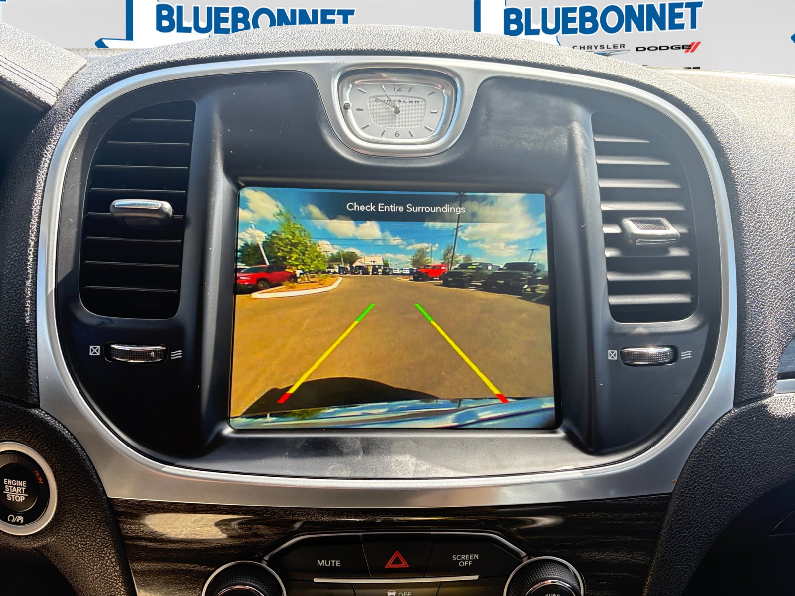 Used 2018 Bright White Clearcoat Chrysler Touring L image 16