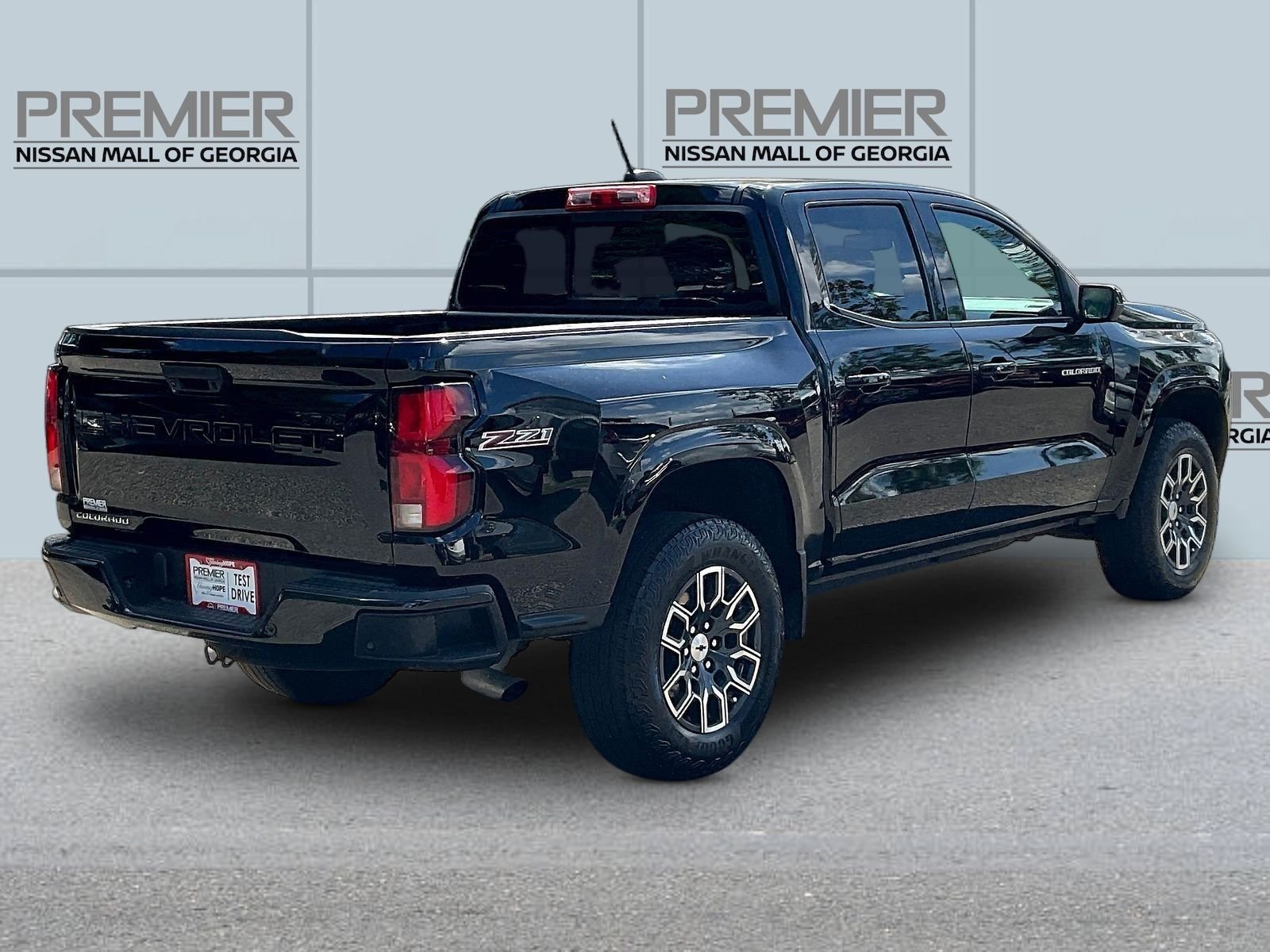 Used 2023 Black Chevrolet Z71 image 7