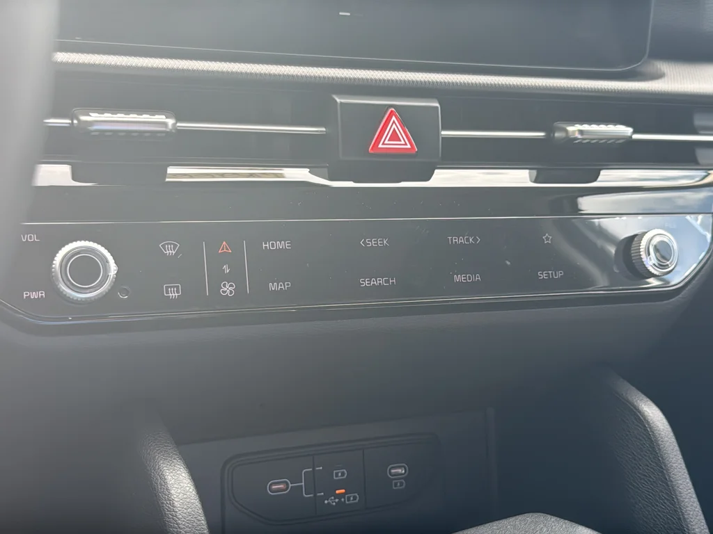 New 2026 Glacial White Pearl Kia LX image 24